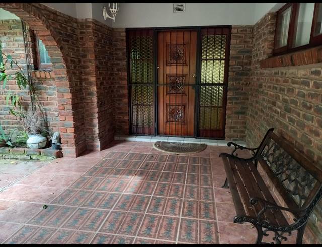 3 BEDROOM FREEHOLD FOR SALE IN SHELLY BEACH
